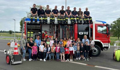 Vorschulkinder der Kita‘s zu Besuch bei der Feuerwehr (Bild vergrößern)