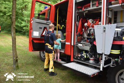 Feuerwehr präsentiert sich beim Tierpark- und Kinderfest