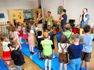 Iwe, Affe, Unte, Ai regionale Volkslieder in der Grundschule Arnbruck