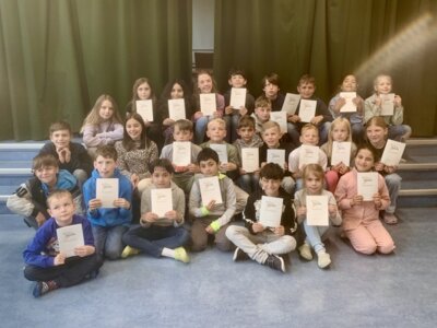 Übergabe der Ehrenurkunden am HS