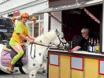 Foto: Stadtlabor | Im vergangenen Jahr waren Pippi Langstrumpf und ihr Kleiner Onkel bei der Perleberger Spätschicht dabei.