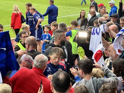 Euphorisches Training: Kroatien feiert mit Fans in Brandenburg