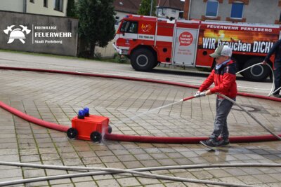 Foto zur Meldung: Vorschulkinder lernen die Feuerwehr kennen