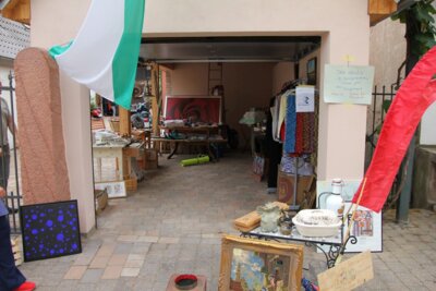 Foto zur Meldung: Flohmarkt im Schmiedhof