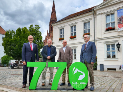 Vier Generationen Bürgermeister der Stadt Pritzwalk: Dr. Ronald Thiel, Wolfgang Brockmann, Günther Schulz und Klaus Siwinski (v.l.).  Foto: Beate Vogel (Bild vergrößern)