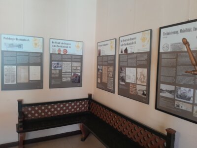 Foto zur Meldung: Ausstellung im kleinen Sitzungssaal gewährt Einblicke in Handel und Handwerk Perlebergs in der Kaiserzeit