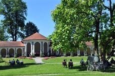 Sonntägliche Konzerte im Kurpark mit Musikvereinen aus Bad Boll und der näheren Umgebung (Bild vergrößern)