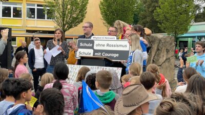 Schulfest mit Verleihung des Siegels "Schule ohne Rassismus - Schule mit Courage" (Bild vergrößern)