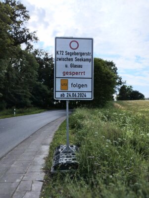 Straßensperrung zwischen Glasau und Seekamp (Bild vergrößern)