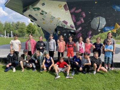 Meldung: Kletterausflug zur Fliegerhalle