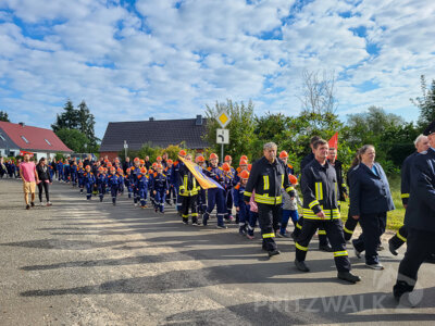 Festumzug beim Stadtjugendfeuerwehrtag 2023 in Wilmersdorf. Foto: Beate Vogel (Bild vergrößern)