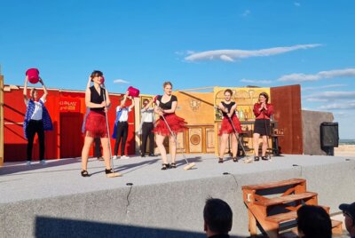 Tanz auf dem Salzberg Zielitz - Minirock und Rambazamba
