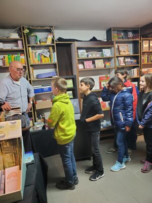 Meldung: Vierte Klasse nimmt am "Welttag des Buches" teil.