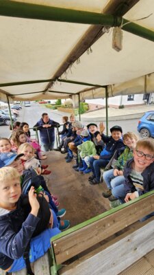 Foto zur Meldung: Waldtag der Klasse 1a