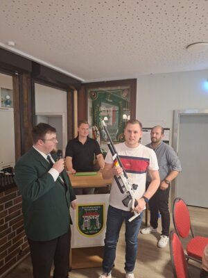 Foto zur Meldung: Der Schützenlandesverband Hamburg überläßt dem Schützenverein Neuenfelde ein neues Walther LG400!