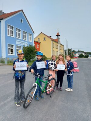 Schulwegprojekt - "Von der Biene zur verkehrsberuhigten Zone" (Bild vergrößern)