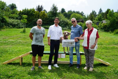 Hundewiese an der Zwickauer Straße: Geld für Baumpflanzungen  und überdachte Sitzecke (Bild vergrößern)