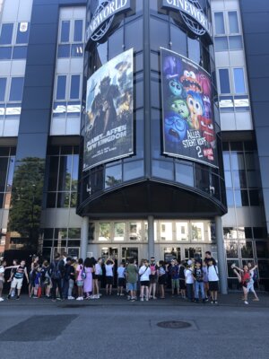 Gemeinsam ins Kino: Ein besonderes Erlebnis für den dritten Jahrgang (Bild vergrößern)