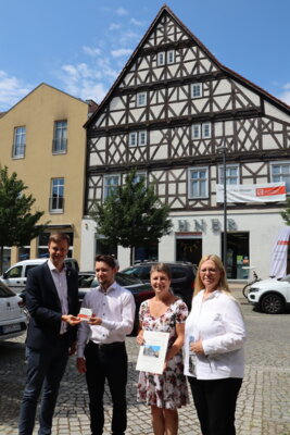 Vorschaubild zur Meldung: Haus in der Johann-Sebastian-Bach-Straße 36 als Denkmal des Monats der Arbeitsgemeinschaft Städte mit Historischen Stadtkernen des Landes Brandenburg ausgezeichnet