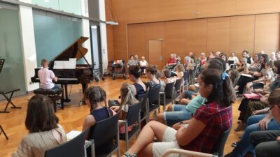 Pianoklänge im St. Albert-Saal (Bild vergrößern)