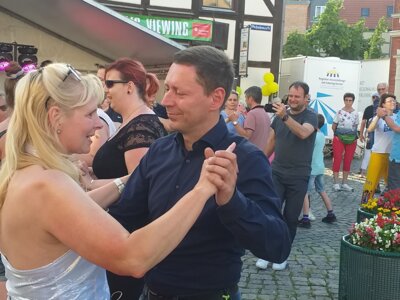 Foto zur Meldung: Perleberg tanzt in den Sommerabend