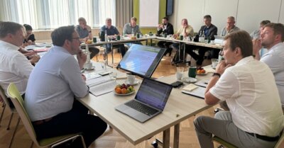 Beratung des Landrates Frank Steffen mit den Amtsdirektoren und Bürgermeistern (Foto: Landkreis Oder-Spree) (Bild vergr&ouml;&szlig;ern)