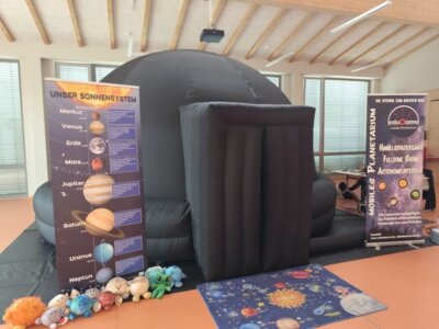 Foto zur Meldung: Besuch des mobilen Planetariums