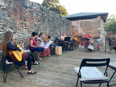 Foto zur Meldung: Rhythmus-Workshop mit dem Schlagzeuger und Komponisten Boris Bell