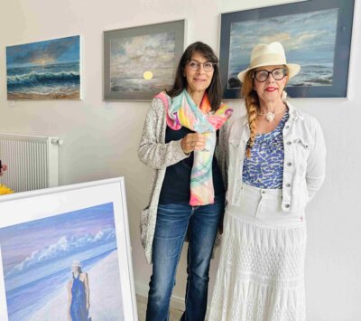 Martina Witting-Greth (I) und Masha Lofft in der Galerie in der Bahnstraße 88 I Foto: Martin Ferch (Bild vergrößern)