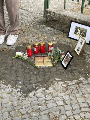 „Ein Mensch ist erst vergessen, wenn sein Name vergessen ist.“ (Bild vergrößern)