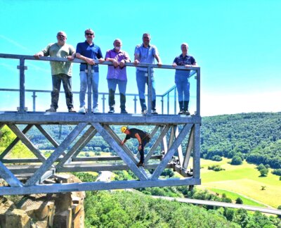 Montage der Webcam am Skywalk (Foto: S. Schmidt) (Bild vergr&ouml;&szlig;ern)