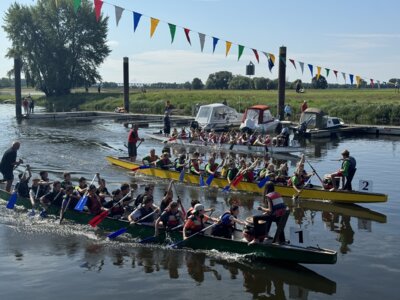 23. Elbebadetag ist eröffnet: Junior-Drachenbootrennen gestartet (Bild vergrößern)