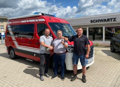Foto zur Meldung: Neuer Mannschaftstransportwagen für Gemeinde Gielow