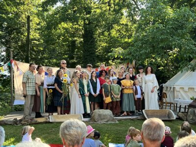 Theateraufführung der Krahner Dorfbühne (Bild vergrößern)
