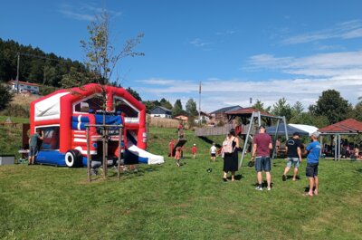 Foto zur Meldung: Action in den Ferien: Großes Ferienprogramm der Gemeinde Prackenbach vorgestellt – Anmeldungen ab sofort