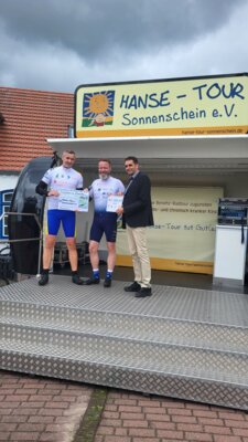 Foto zur Meldung: Hanse-Tour Sonnenschein - Amtsvorsteher sagt Danke