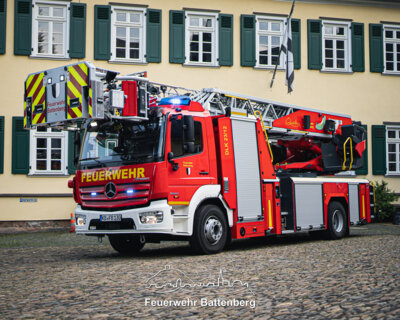 Neue Drehleiter in Dienst gestellt (Bild vergrößern)