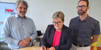 Bettina Brück - Staatssekretärin für Bildung RLP, Bastian Wiede - BBS Simmern, Manuel Hortian – Puricelli Schule unterzeichnen Kooperationsvereinbarung (Bild vergrößern)