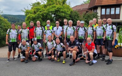 Mountainbike Gruppe erkundet den Solling