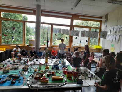 Meldung: Projekttage mit der AG "Lego City"