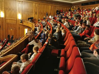 Foto zur Meldung: Ein aufregender Besuch im Theater