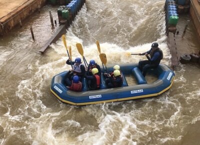 Foto zur Meldung: Wildwasseraction beim Schülerrafting