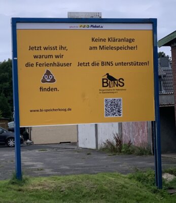 BINS plakatiert in Meldorf gegen Kläranlage