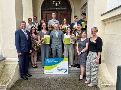 Foto zur Meldung: Frischer Wind für die Kreisverwaltung OSL:  11 junge Frauen und Männer starten in Ausbildung und Studium