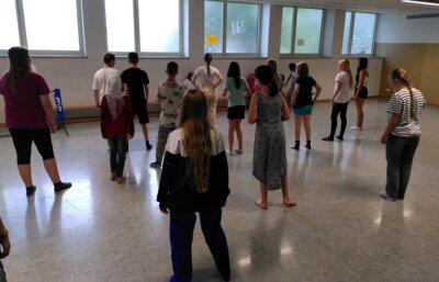 Foto zur Meldung: Tag der Vereine an der Mittelschule Lappersdorf: Tanz-Spaß für die Schüler beim Let's Dance Workshop