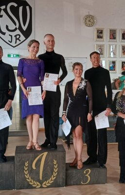 Foto zur Meldung: 5. Bayernpokalturnier der Masters III in Ingolstadt: Dreimal Finale für Blau-Gold!