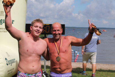 Foto zur Meldung: Rekord wackelt – Extremsportler Christof Wandratsch gewinnt das Kummerower Seeschwimmen