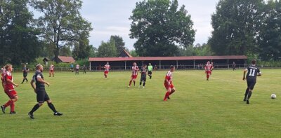 3:0 - Sieg im Testspiel beim FC Stahl Rietschen (Bild vergrößern)