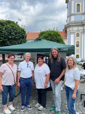 Sonja Schnurrer (Caritas Hospizdienst), Prinz Leopold von Bayern, Monika Grötsch (Leben Plus), Matthias Rössle (SAPV Waldnaab), Doris Wagner-Zeeh (Koordinatorin HPVN) von links nach rechts Foto: Barbara Grötsch (Bild vergrößern)