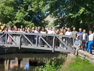 Foto zur Meldung: Bürgermeister Axel Schmidt begrüßt die Teilnehmer der 16. Lotte Lehmann Sommerakademie in der Rolandstadt Perleberg